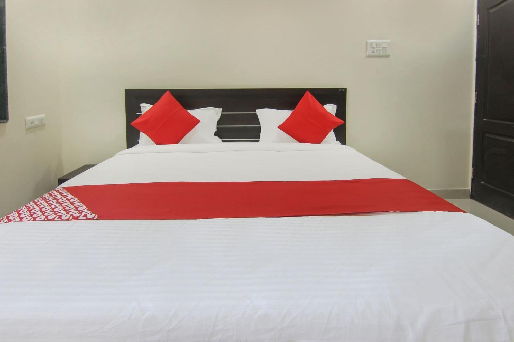 Hotel O Villa 31 Akot Екстериор снимка